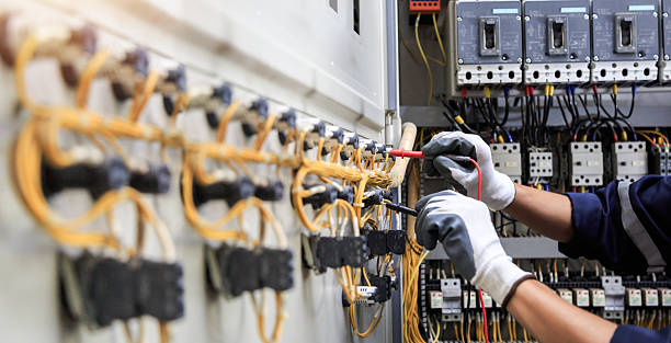 Professional Electrician technician working in Leadington, MO